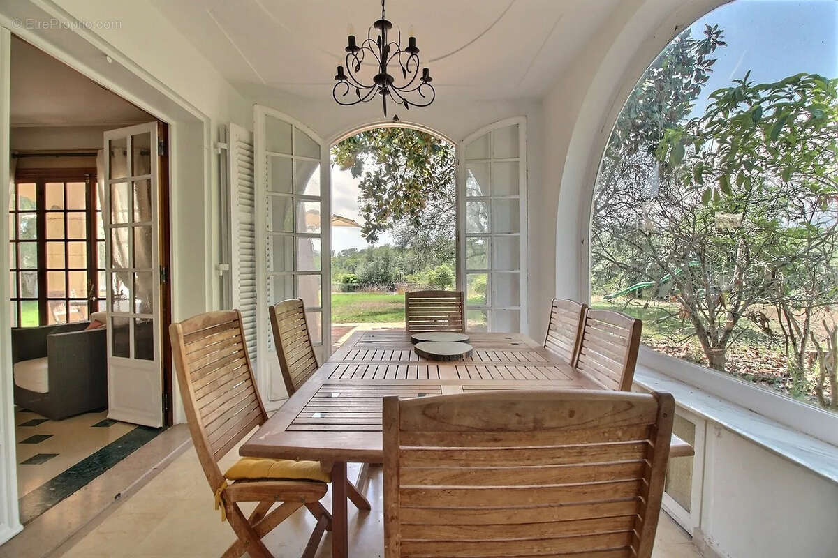 Maison à ROQUEFORT-LES-PINS
