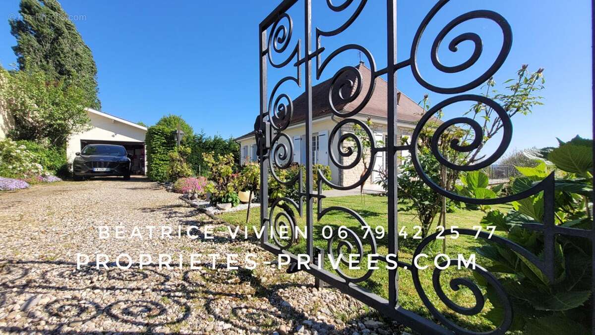 Maison à ROUFFIGNAC-SAINT-CERNIN-DE-REILHAC