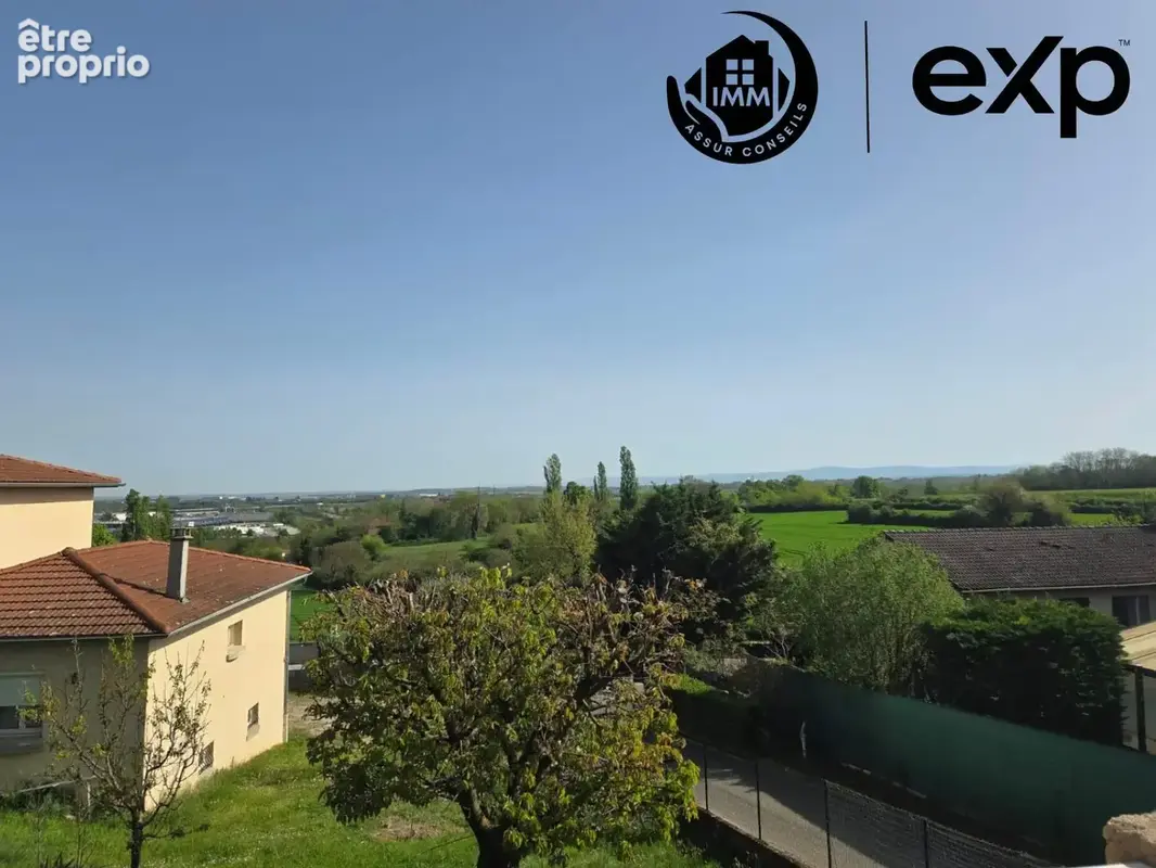 Maison 193 m² à Saint-Laurent-De-Mure  - photo 3