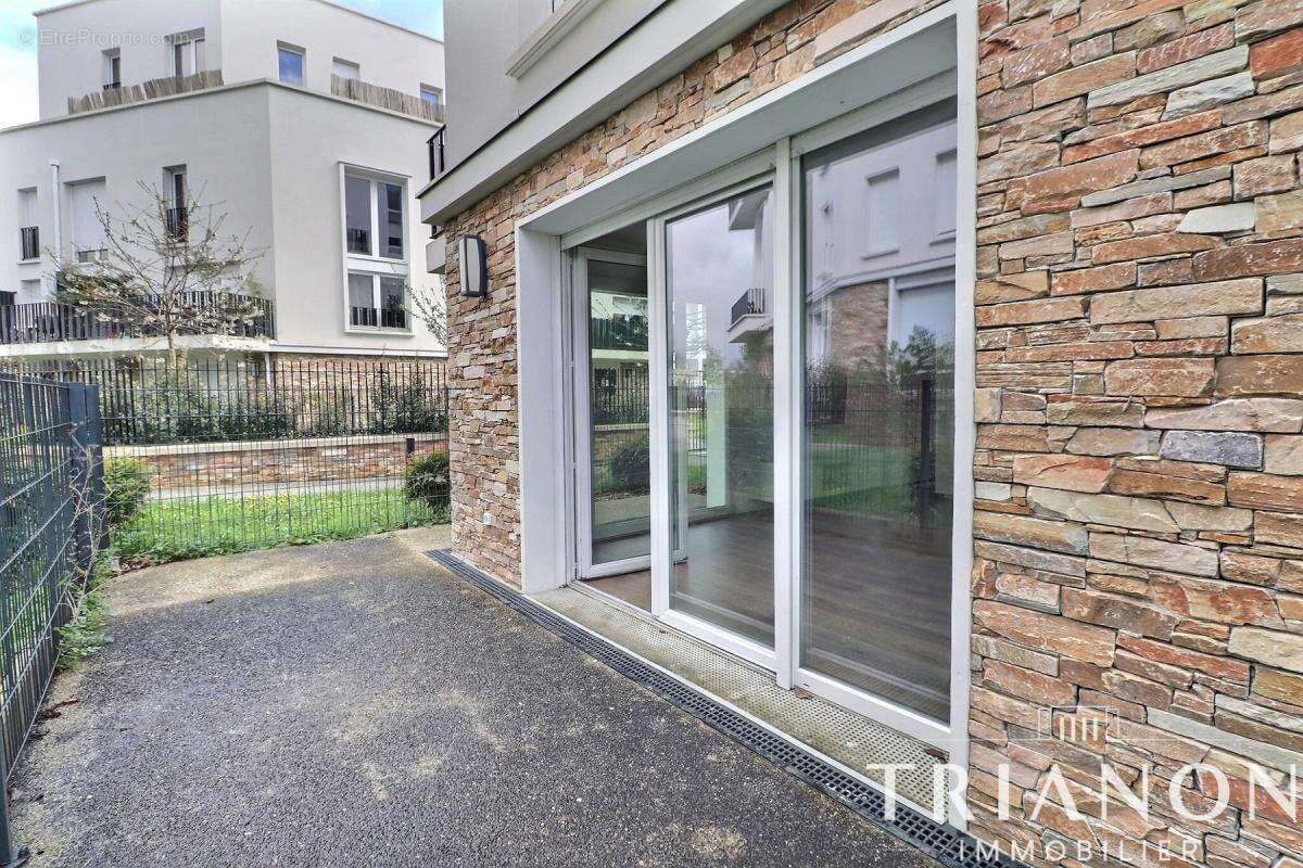 Studio avec vaste séjour de plus de 28 m² et belle terrasse de 16.30 m² - photo 4