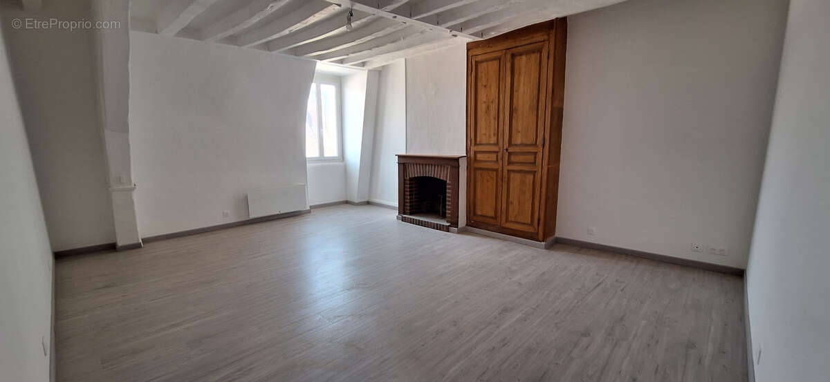 Appartement à VILLENEUVE-L'ARCHEVEQUE