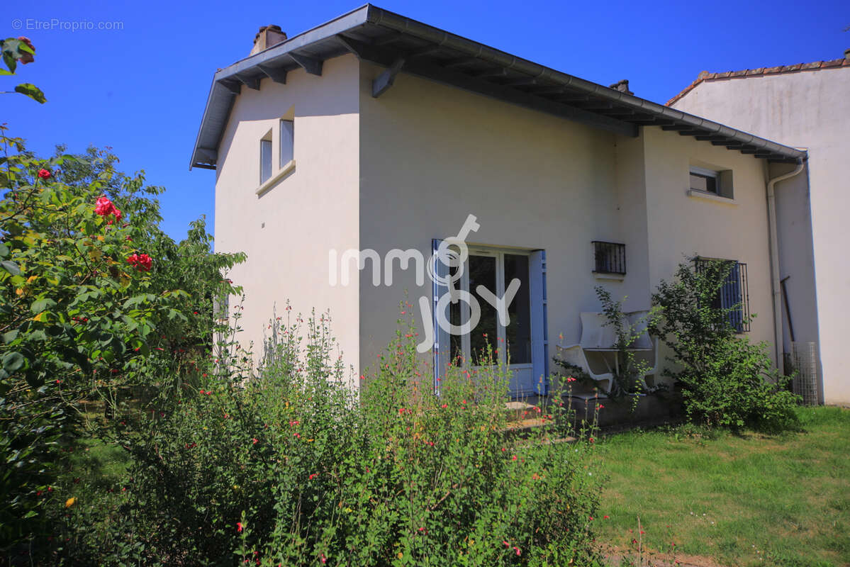 Maison de 103 m2, T5, jusqu'à 4 chambres, sur terrain de 590 m2. - photo 3