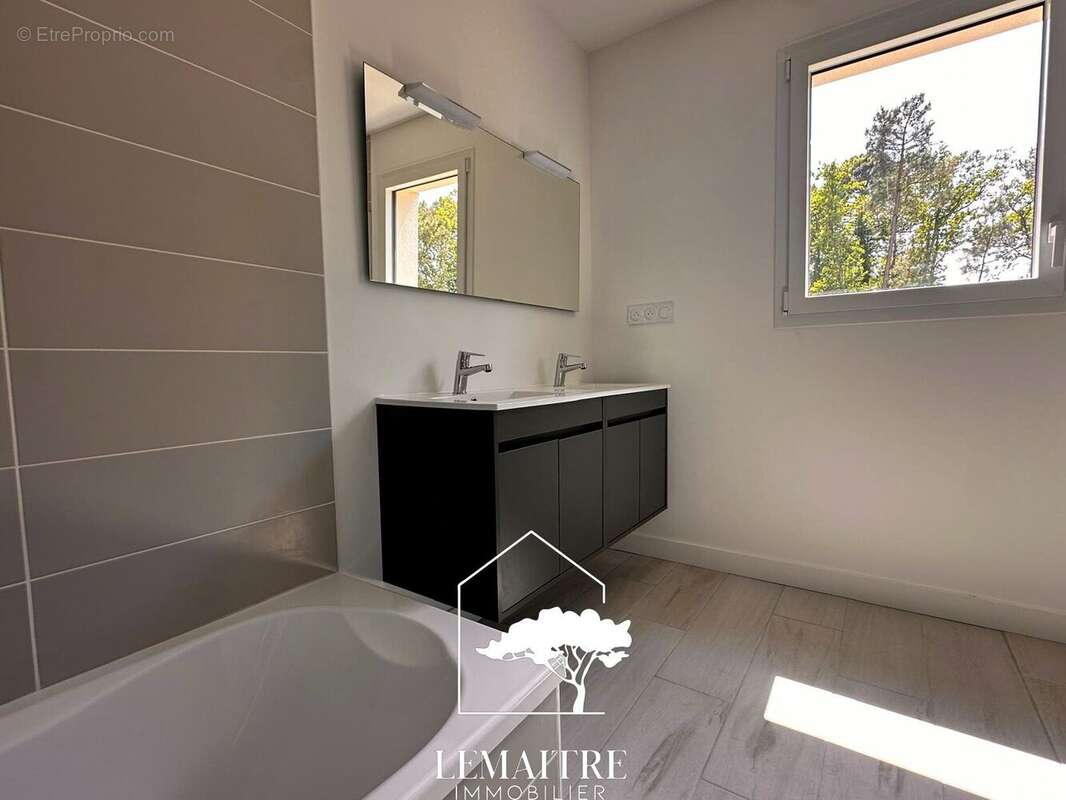 Maison à LES MATHES