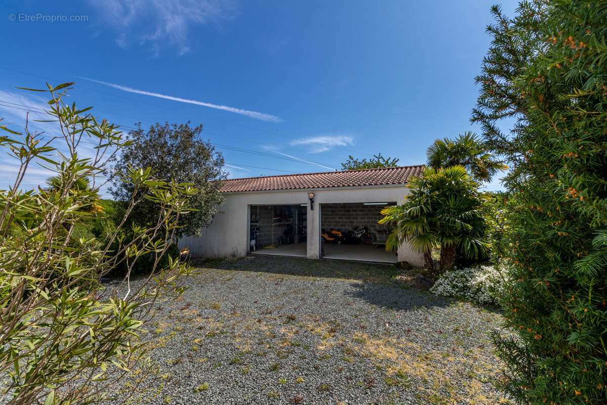 Maison à FONTCOUVERTE