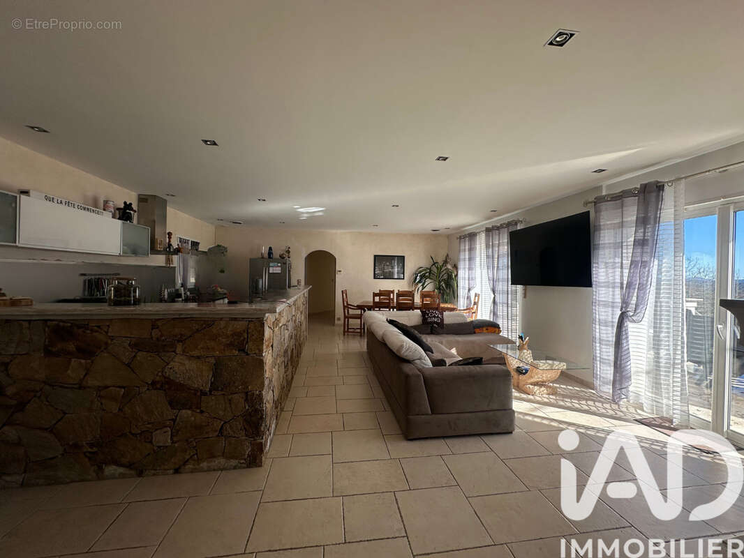 Photo 3 - Maison à LE CANNET-DES-MAURES