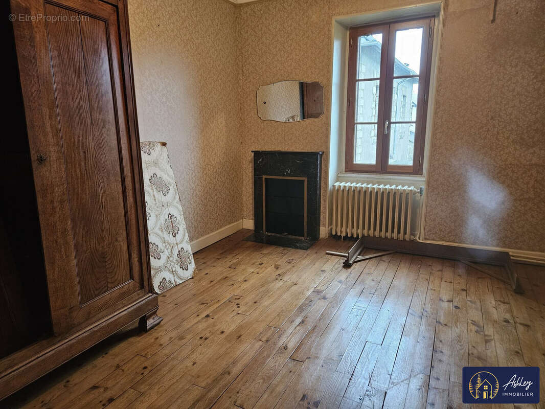 Maison à MERLINES