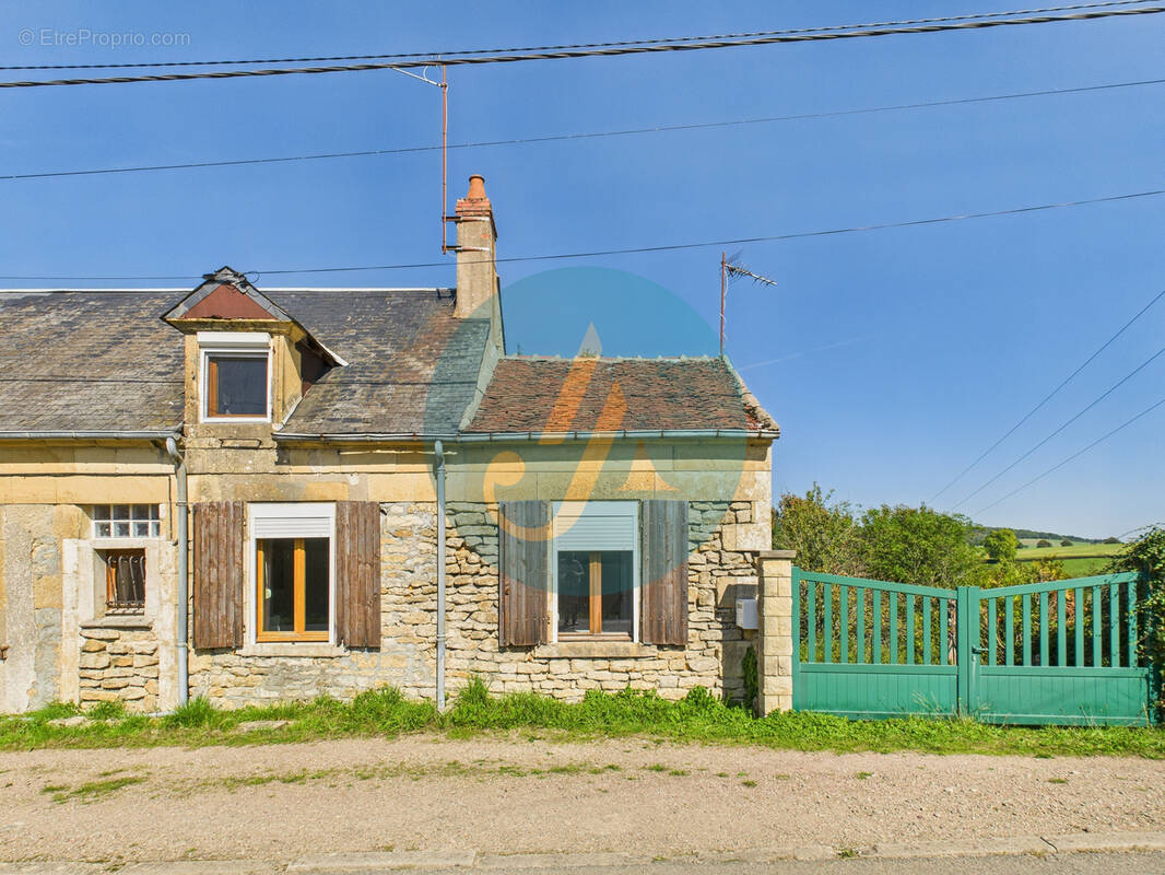 Maison à PREMERY