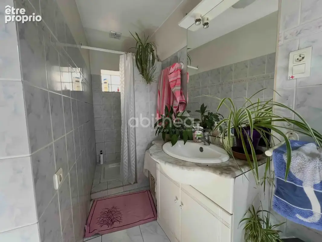 Maison de bourg avec grange attenante  - photo 7