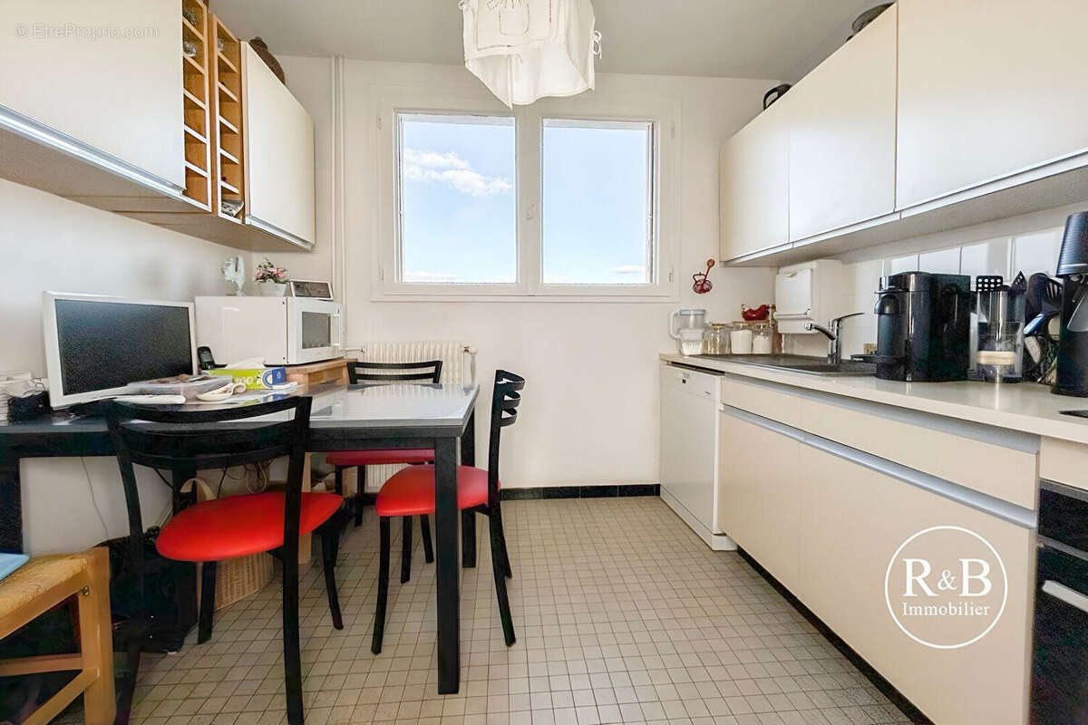 Appartement à LES CLAYES-SOUS-BOIS