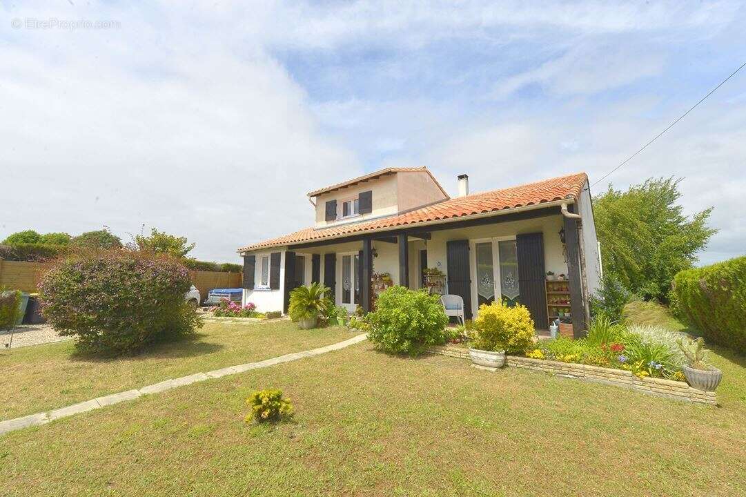 Maison à MESCHERS-SUR-GIRONDE