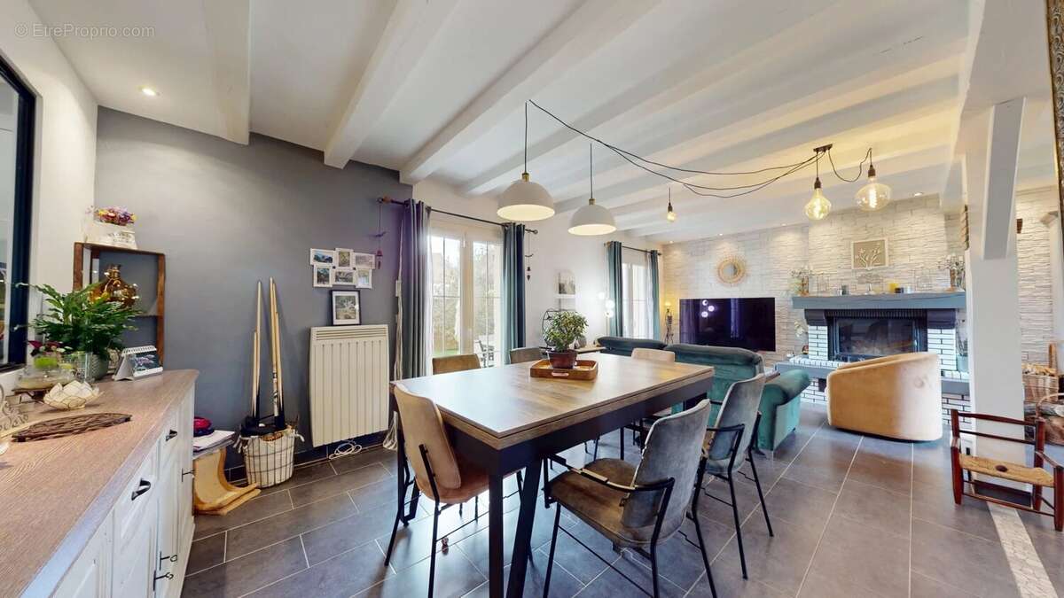 Maison à COUBRON