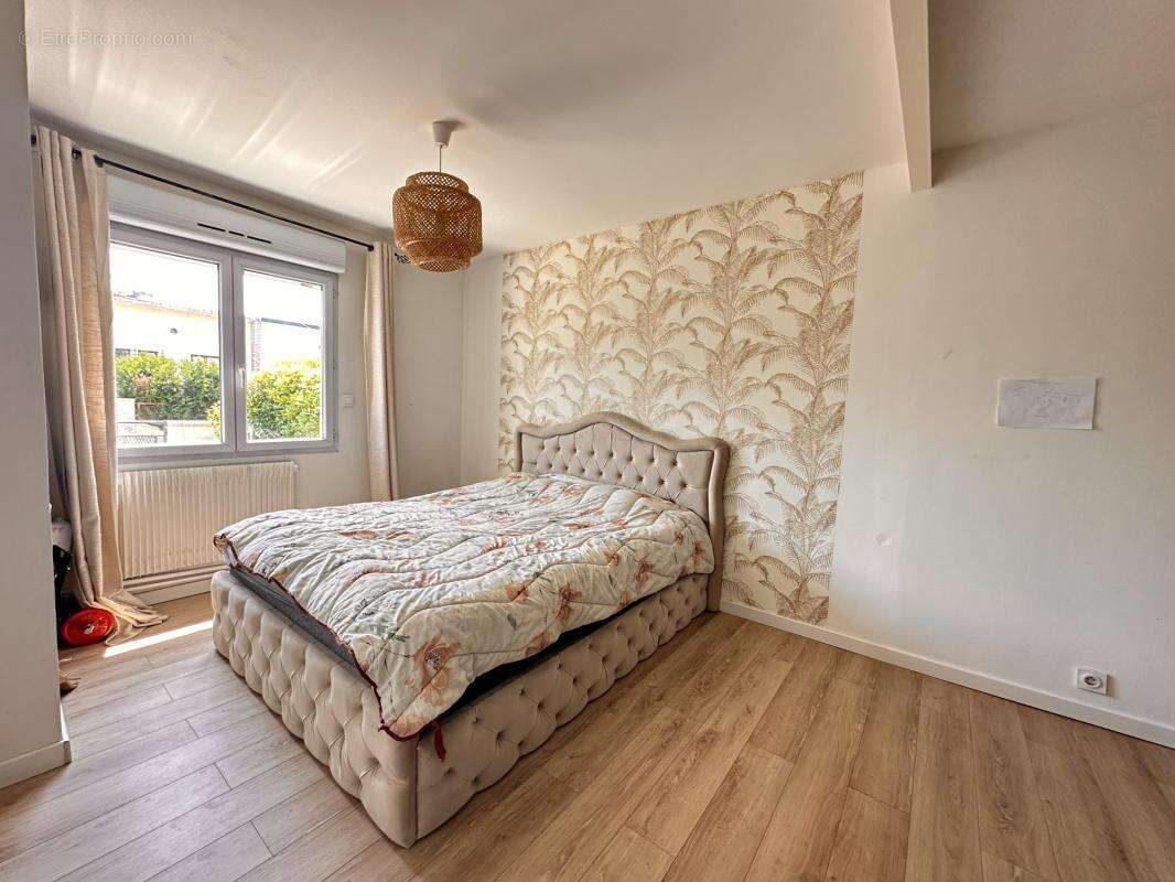 Maison à SAINT-ETIENNE-DU-ROUVRAY