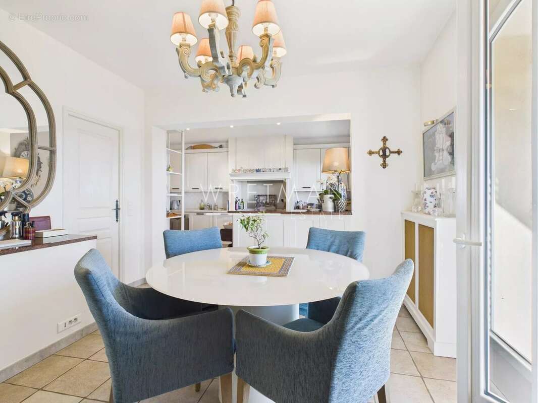 Maison à CHATEAUNEUF-GRASSE