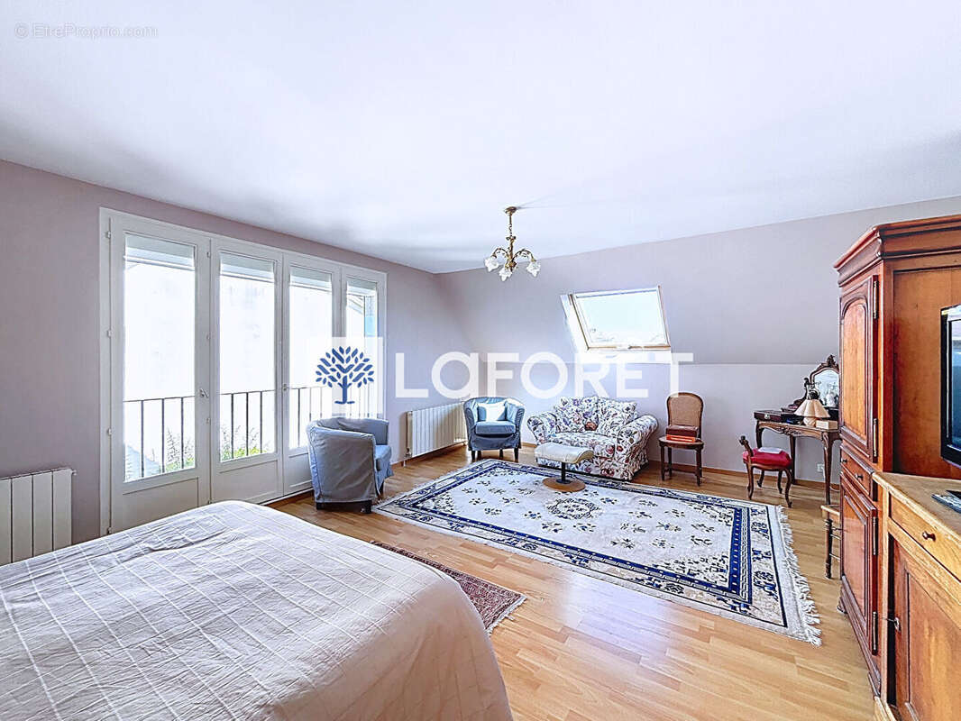 Maison à SAINT-NOM-LA-BRETECHE