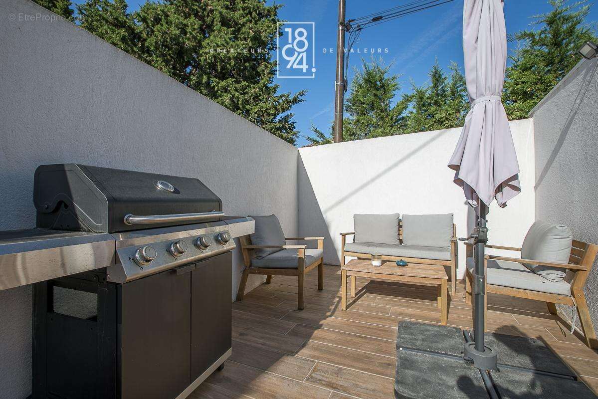 Maison À Vendre T4 Marseille 13011  Eoures  Villa familiale de 112m²  Jardin et piscine  Suite parentale en rez-de-chaussée  Sta - photo 5