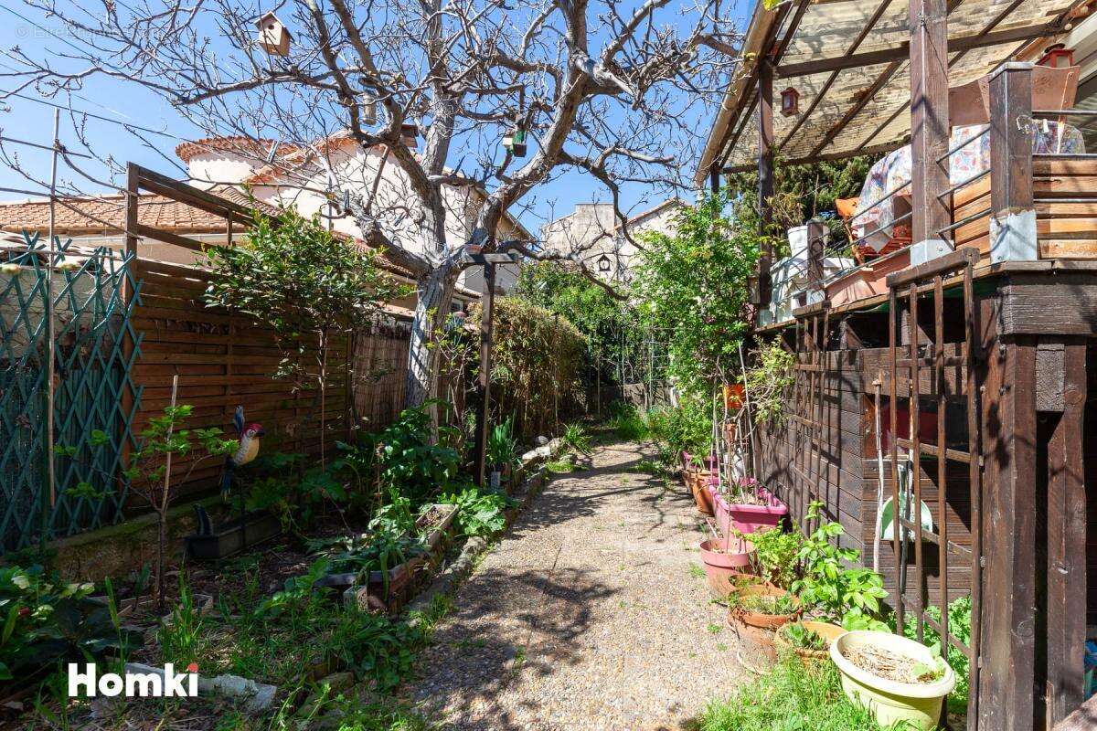 Beaumont bas de villa type 3 avec jardin et petites d2pendances - photo 11