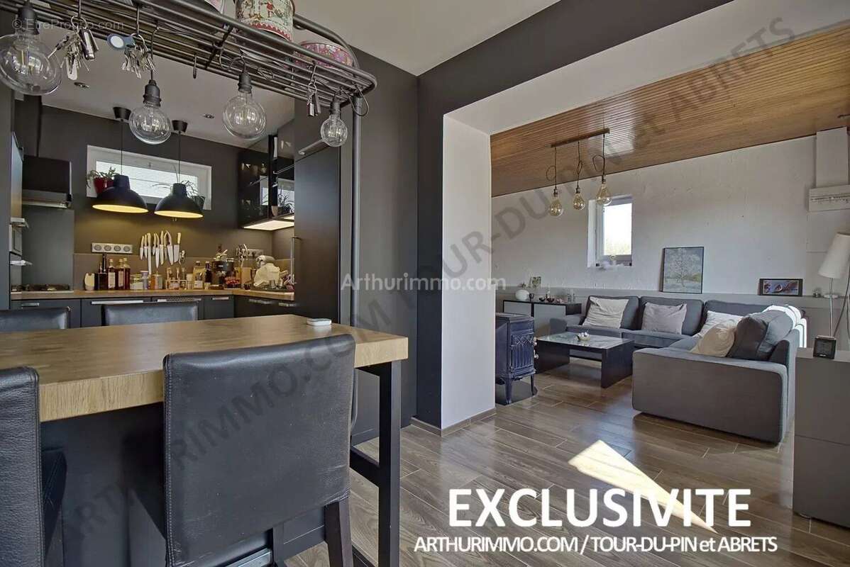 Maison à LA TOUR-DU-PIN