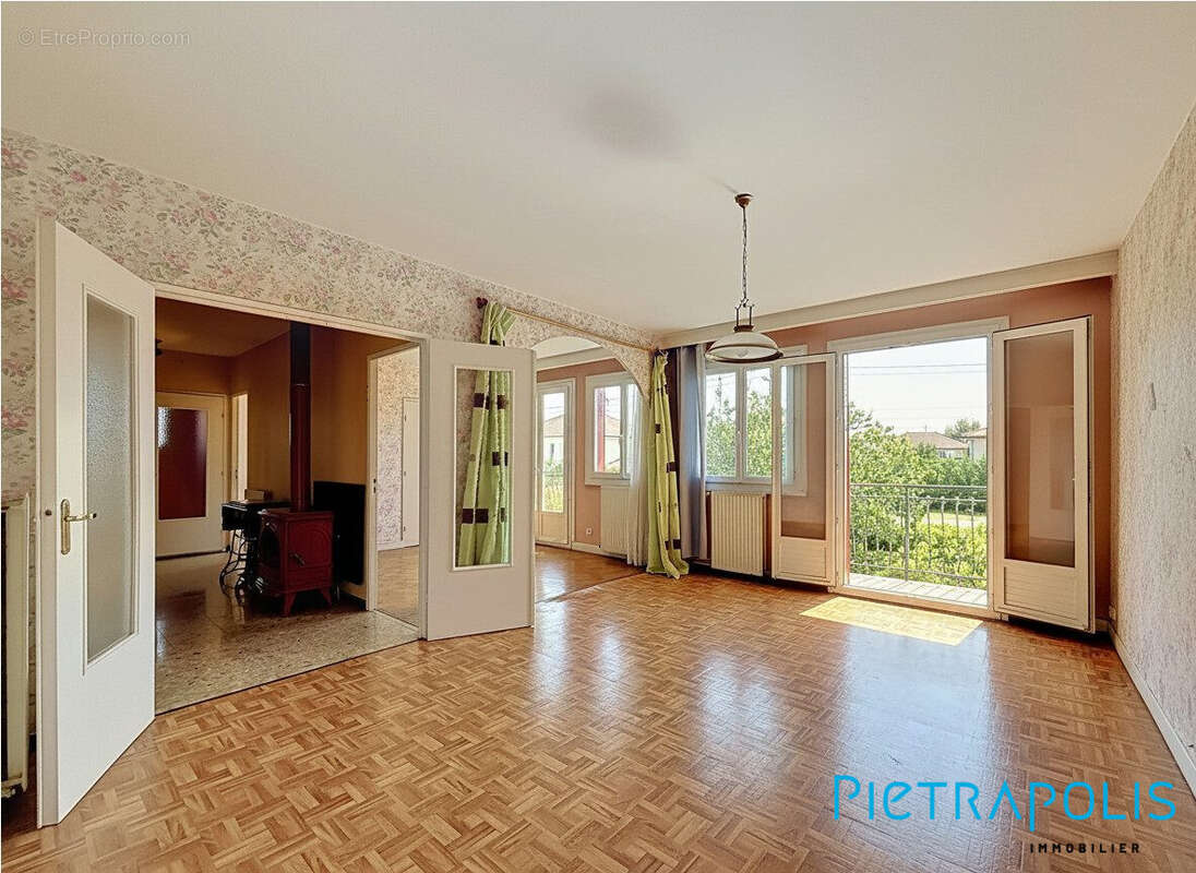 Maison 135 m² à Meyzieu  - photo 6
