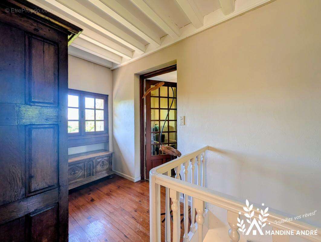 Maison 251 m² à Saint-Bernard  - photo 12