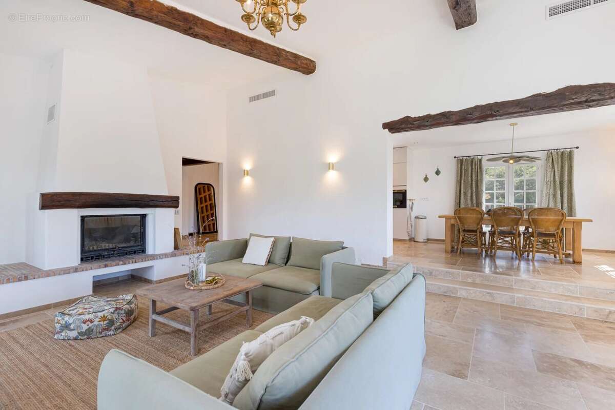 Appartement à MANDELIEU-LA-NAPOULE