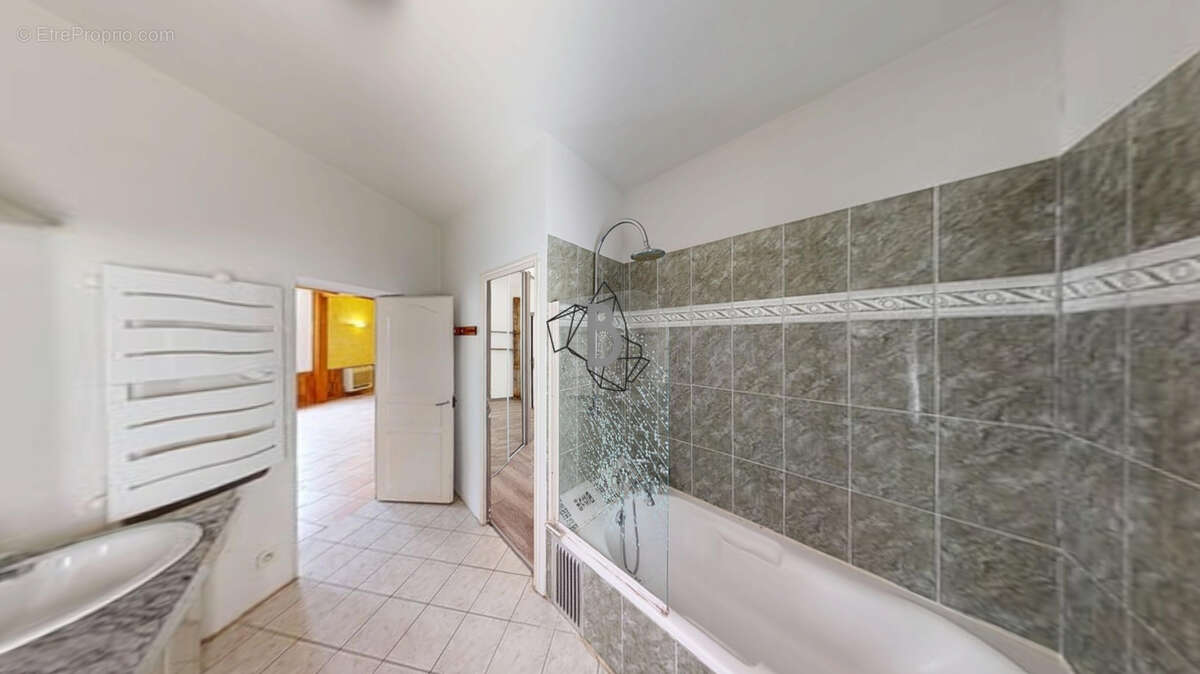 Appartement duplex    83 m2 Carrez / 101 m2 au sol   Proche Place Fernand Peloutier ALBI - photo 5