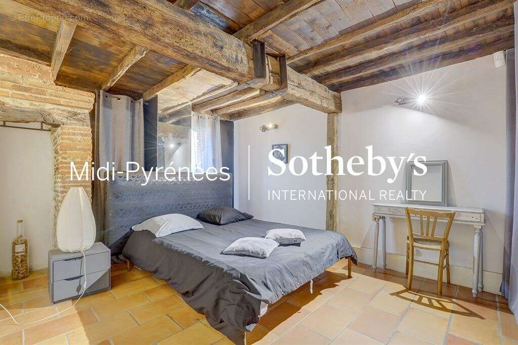 Maison à SAINT-PIERRE-DE-LAGES