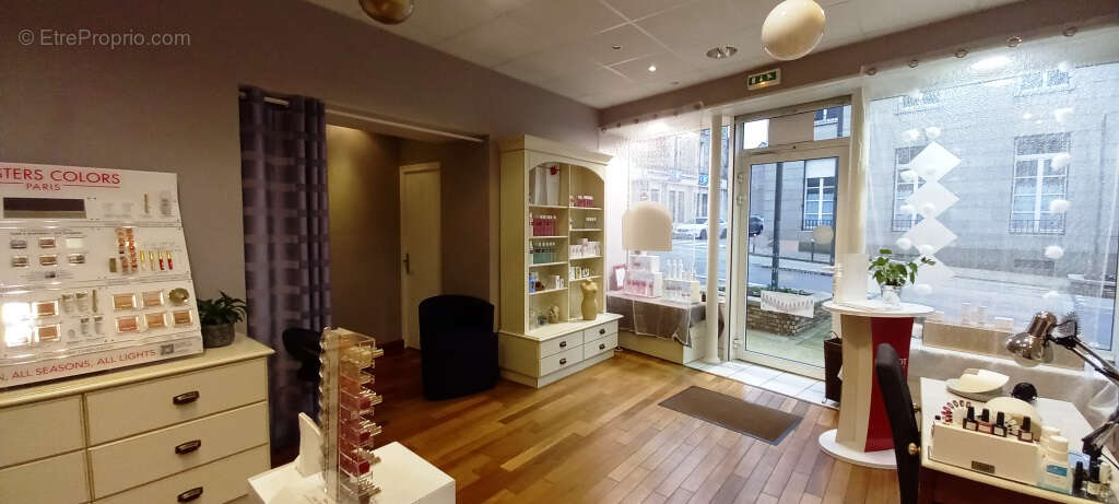 Commerce à FOUGERES