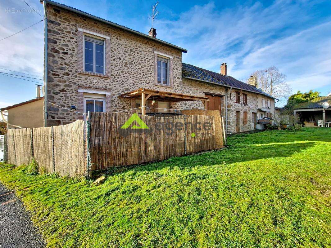 Maison à FLEURAT