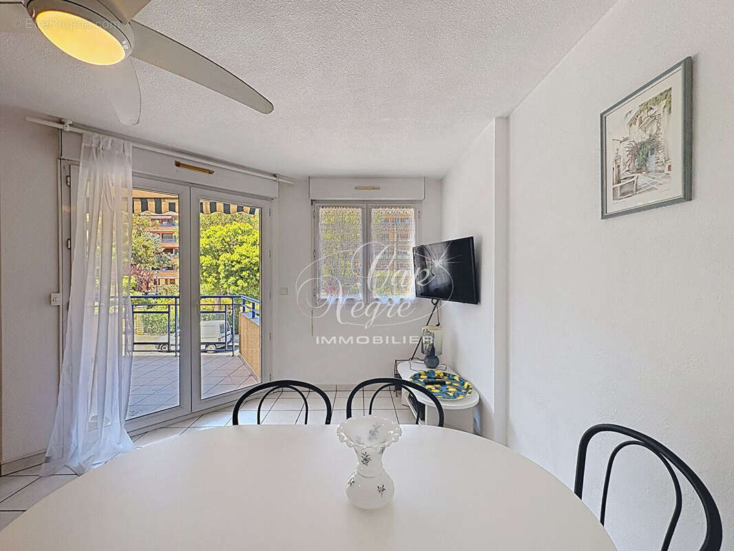 Appartement t2 avec parking à vendre en centre ville de cavalaire sur mer - golfe de saint tropez - photo 8