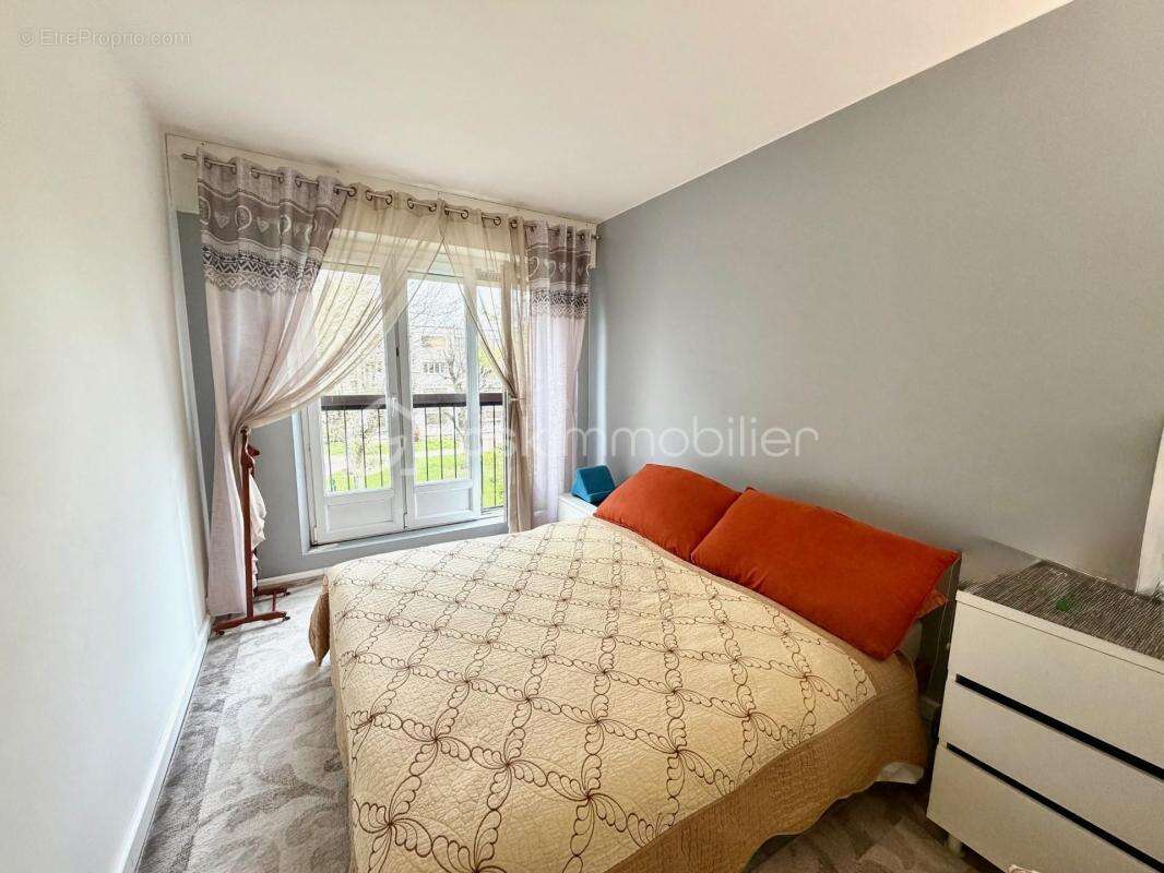 Appartement à CHILLY-MAZARIN