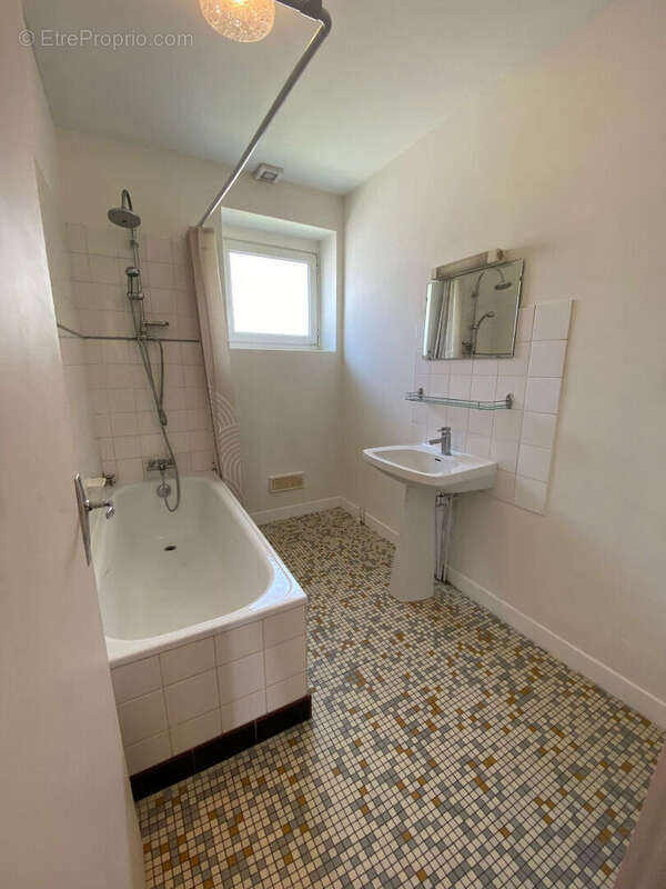 Maison à SAINT-PIERRE-D&#039;EXIDEUIL