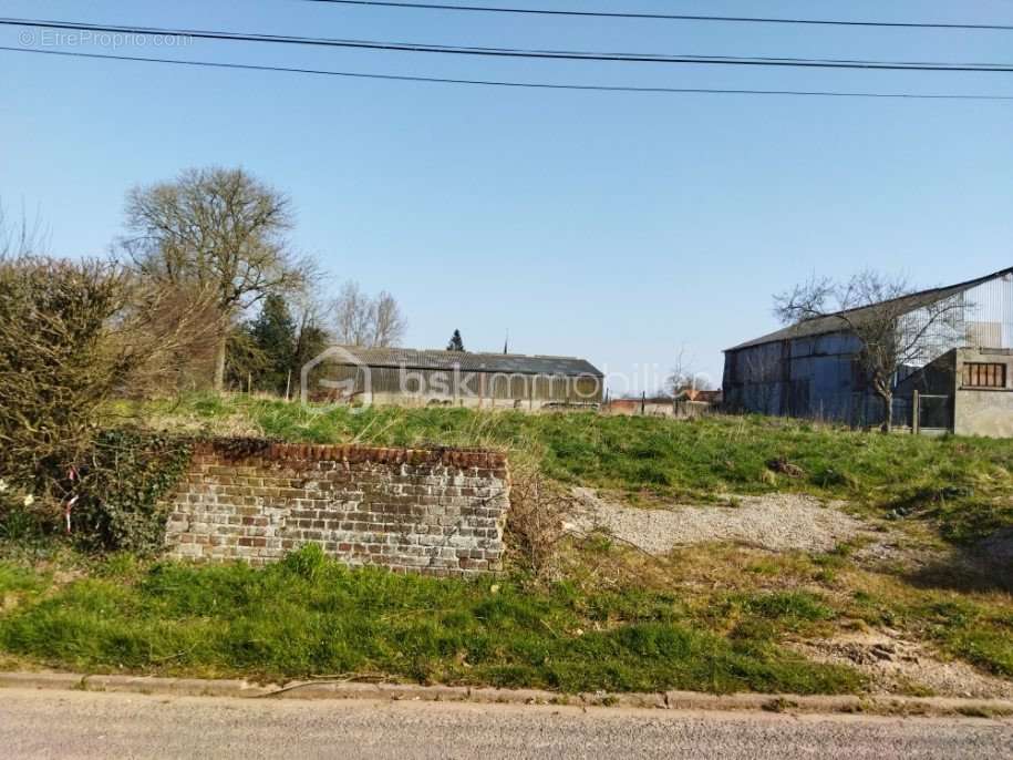 Terrain à AVERDOINGT