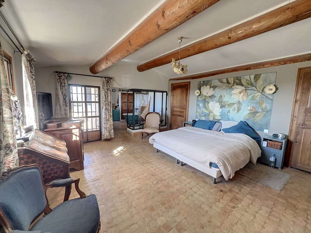 Appartement à MOURIES