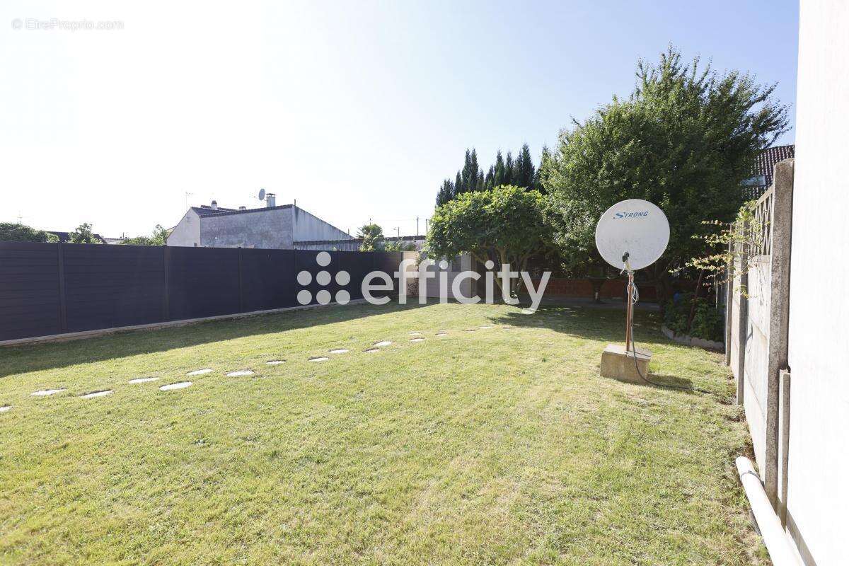 Maison à PARAY-VIEILLE-POSTE