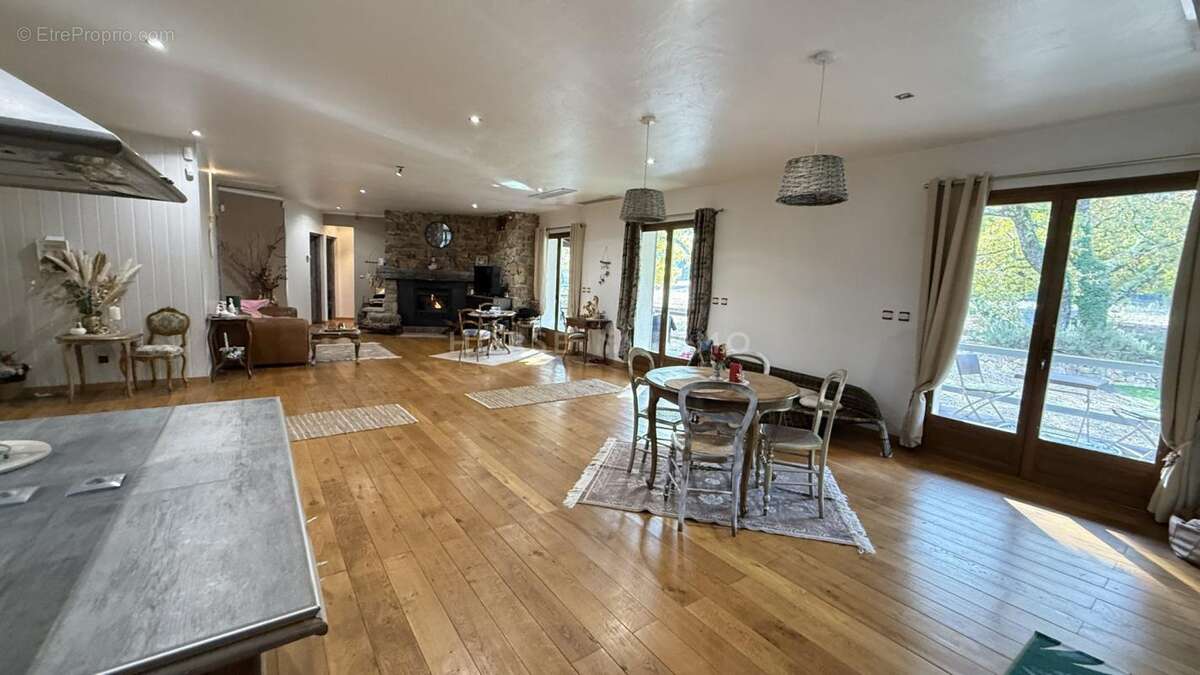 Maison à TOURRETTES