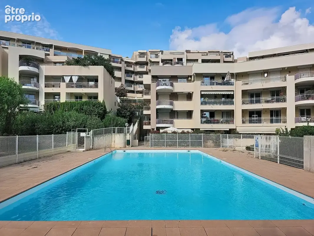 Nice ouest – 4p superbe rez-de-jardin avec terrasse, jardin privatif, piscine et garage - photo 4
