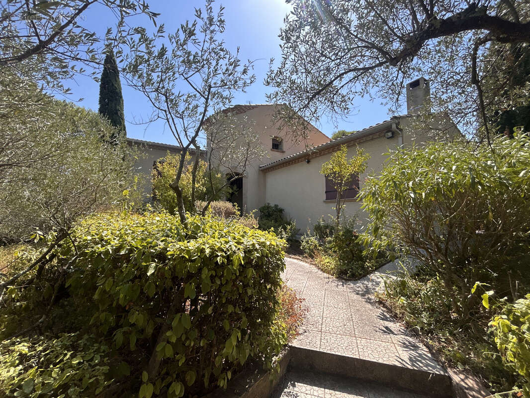 Exclusivite hauts de nimes maison 150m2 terrain 3062m2 arbore garage en sous sol - photo 2