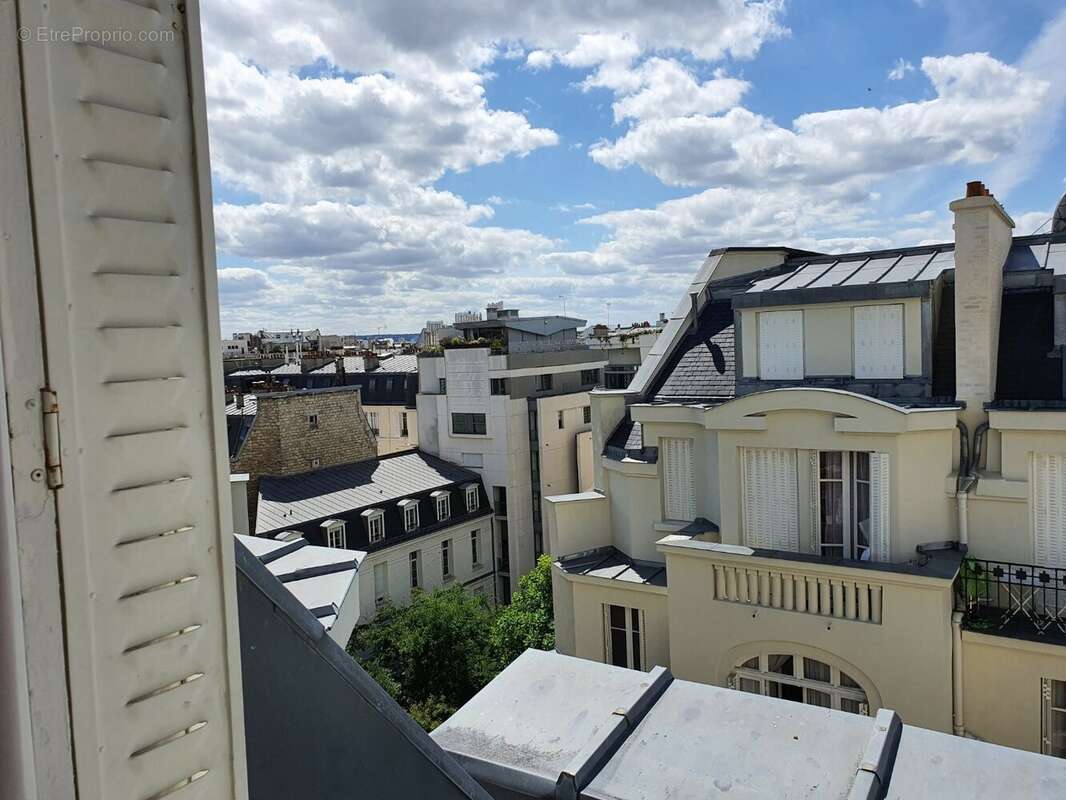 Appartement à PARIS-16E