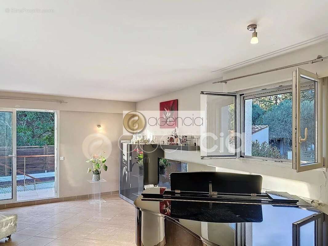 Cannes – Montrose  Spacieuse Villa de 303 m² avec Piscine et Appartement Indépendant - photo 7