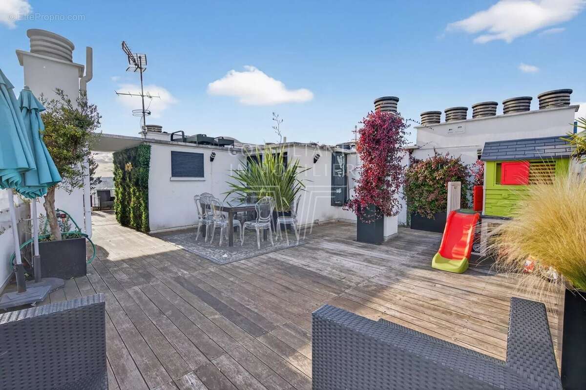 Appartement à NEUILLY-SUR-SEINE