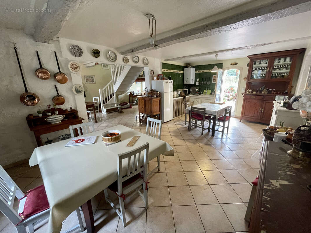 Maison à SAINT-GENIS-DES-FONTAINES