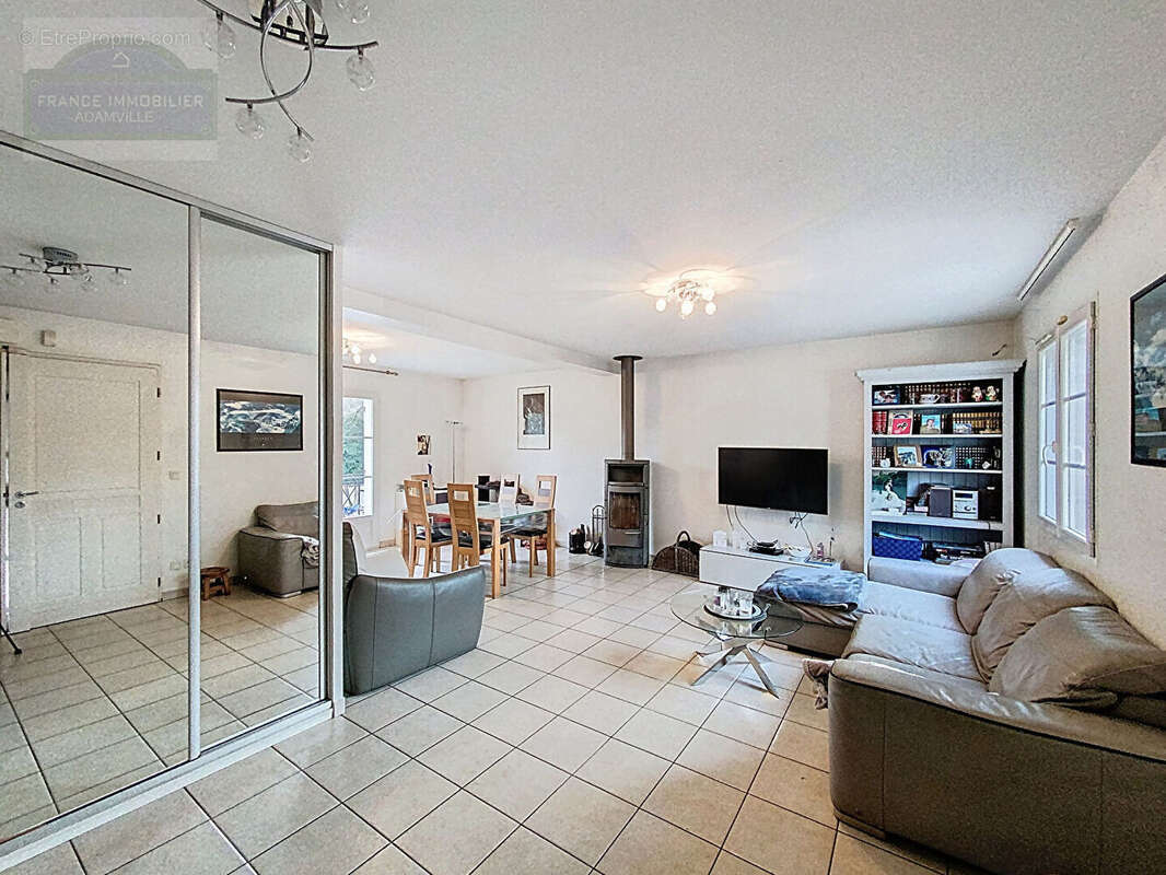 Maison à SAINT-MAUR-DES-FOSSES