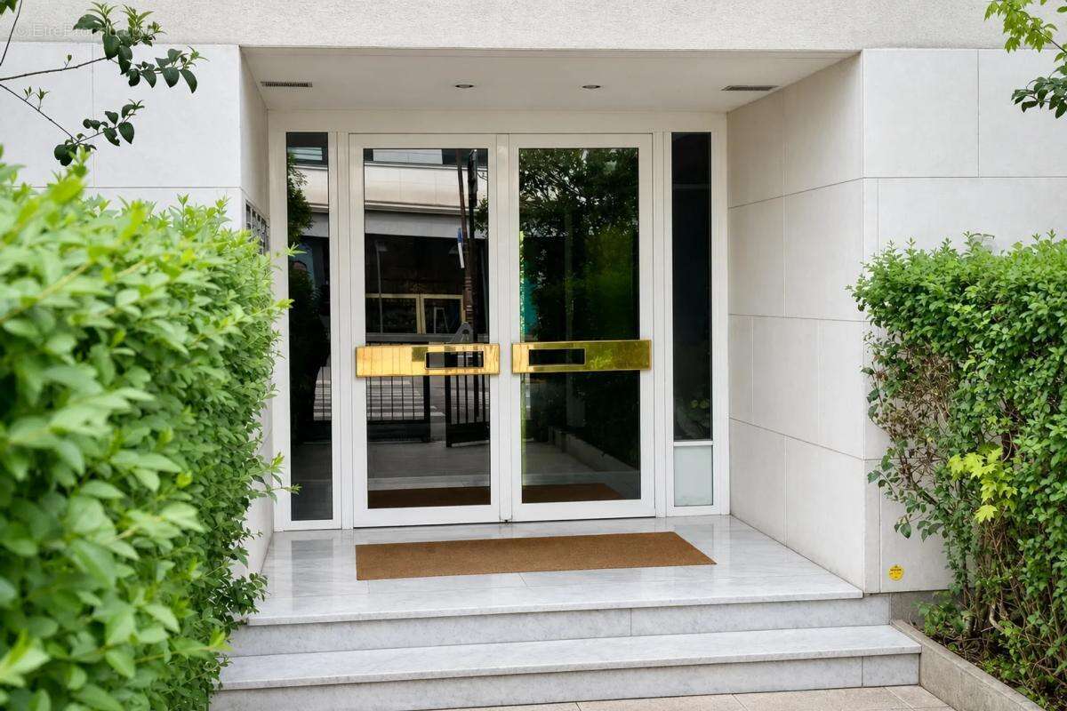 Saint-Cloud - Quartier Pasteur - 85m² - 3 chambres - Terrasse - photo 16