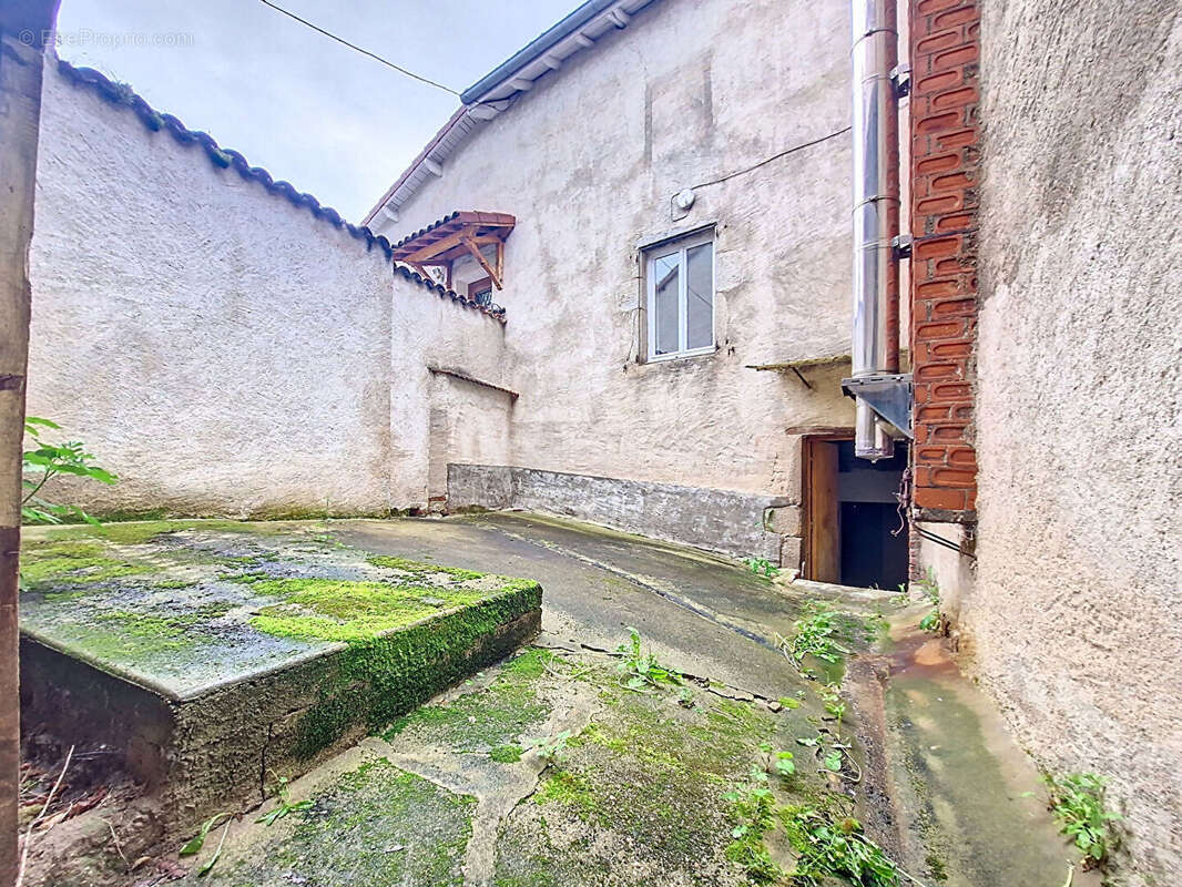 Appartement à MARCILLY-LE-CHATEL