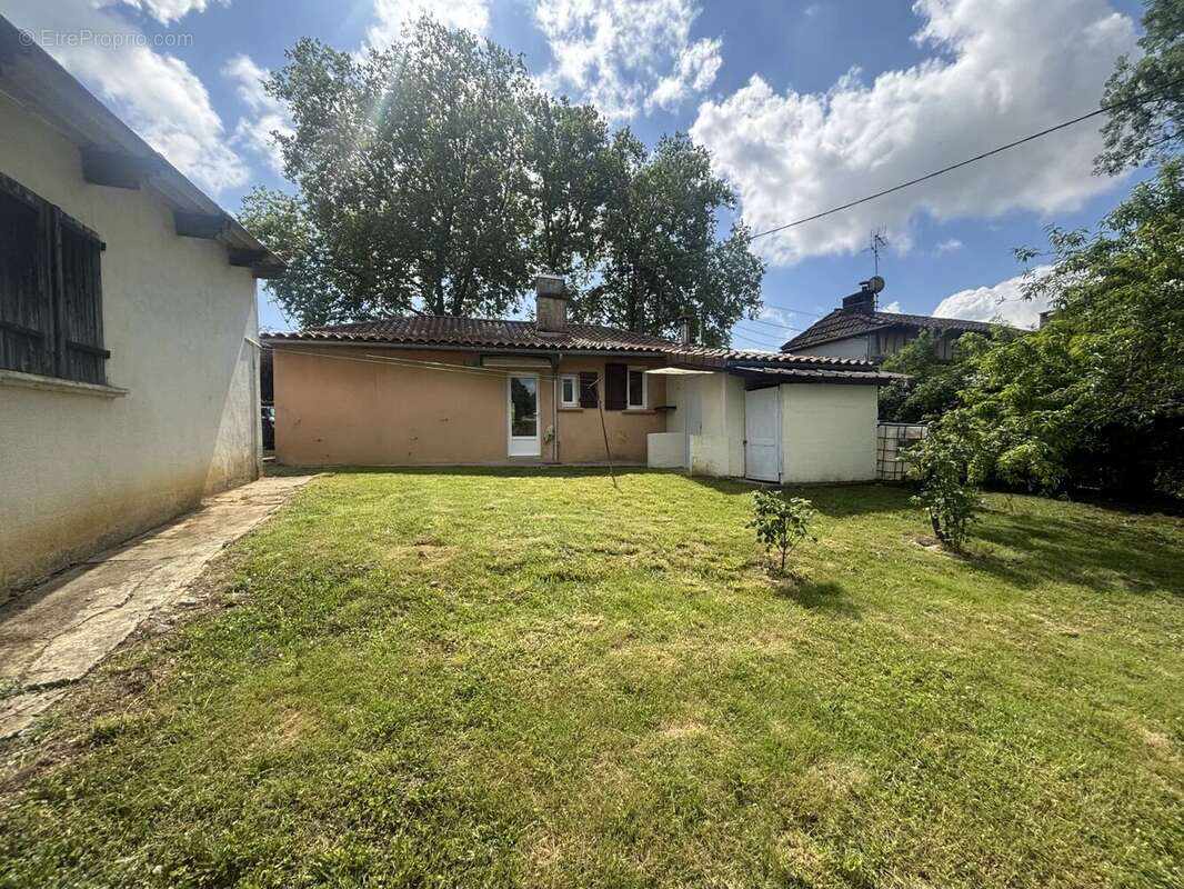 Maison à VIC-FEZENSAC