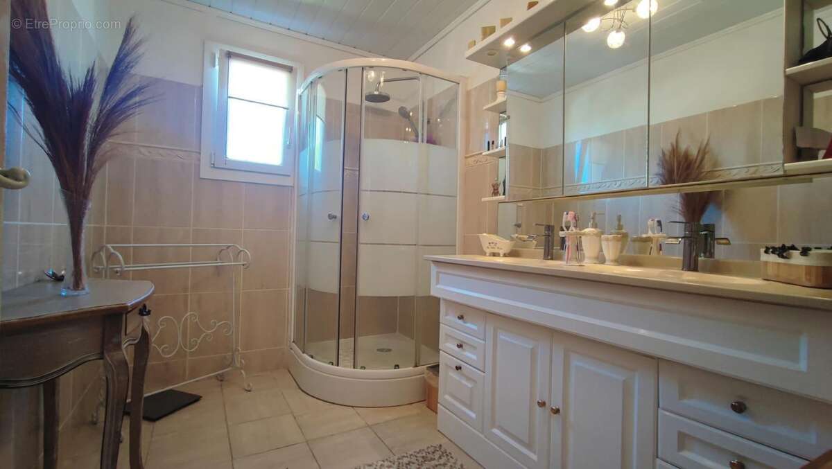 Maison à SAINT-LAURENT-DE-LA-SALANQUE