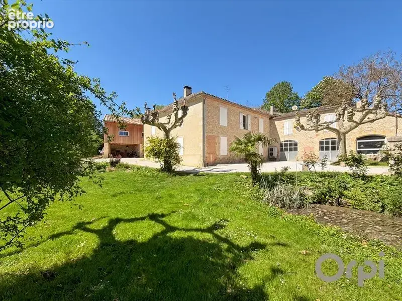 En campagne, sur le canton de LECTOURE, maison ancienne rénovée sur 230 m² habitables, terrain autour et dépendances - photo 3
