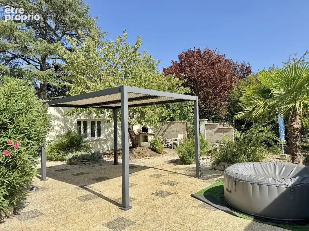 SAINT-YRIEIX-SUR-CHARENTE Maison familiale de 182M² avec garage de 77 M² et terrrain clos de 1 700 M² - photo 2