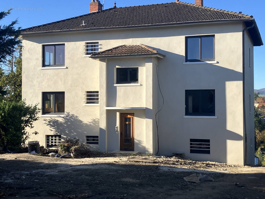 Appartement à CHARBONNIERES-LES-BAINS