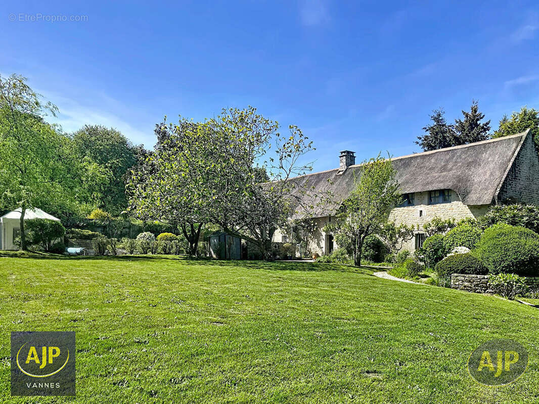 Maison à LOCQUELTAS